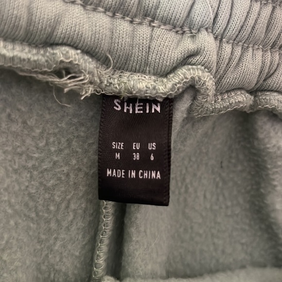 Barely Worn Comfy Sweat-shorts Size Medium - Picture 2 of 2